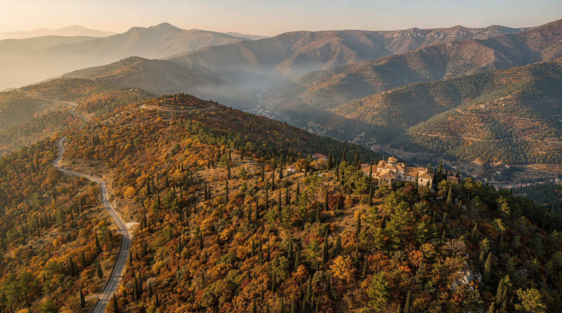 Monti Troodos: le alte terre cipriote di vino, cascate e affreschi bizantini